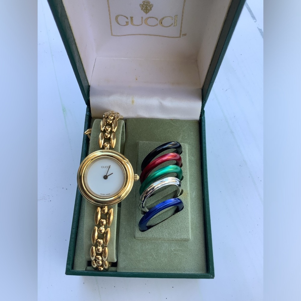 Gucci Gold Bracelet Watch with Interchangeable Colored Bezels🌺🌼🌸 - Picture 7 of 12